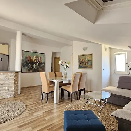 Sunset Apartment *